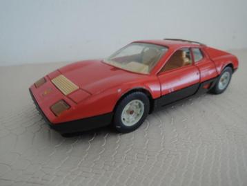 Rode metaal met kunststof (speelgoed) Ferrari 512 beschikbaar voor biedingen
