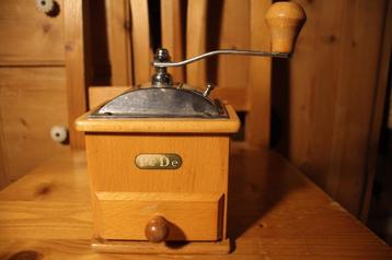 Koffiemolen hout beschikbaar voor biedingen