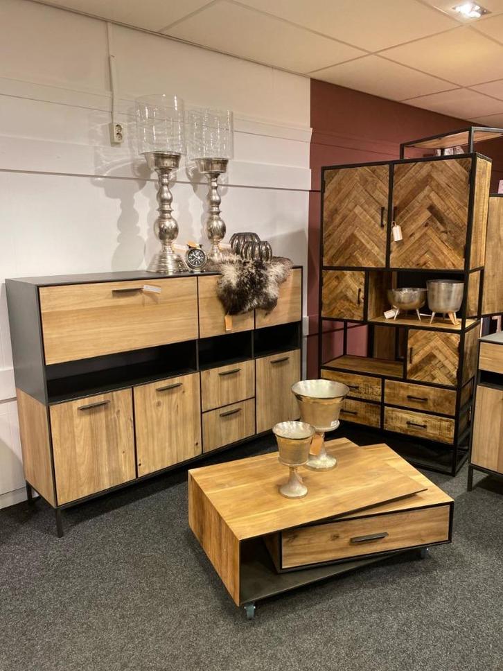 Dressette lugal met verlichting en eiken deurtjes nu €699,-!, Huis en Inrichting, Lampen | Vloerlampen, 100 tot 150 cm, Hout, Metaal