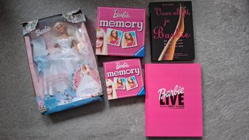 Set van Barbie spullen: pop, boeken en memory beschikbaar voor biedingen