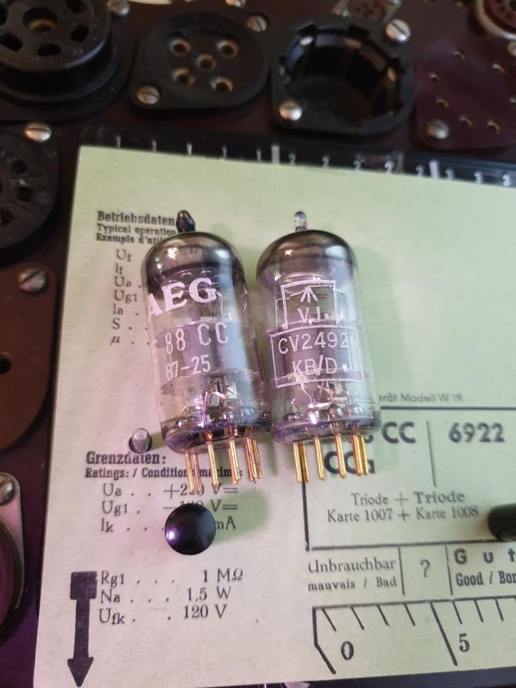 2x E88CC AEG & Mullard Goldpin buizen - Getest!, Antiek en Kunst, Antiek | Tv's en Audio, Ophalen of Verzenden