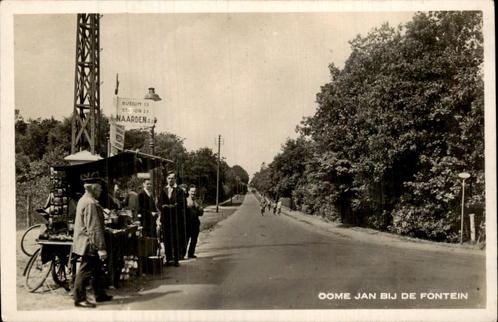 Oome Jans bij de Fontein - Naarden - Bussum Station, Verzamelen, Ansichtkaarten | Nederland, Ongelopen, Noord-Holland, 1920 tot 1940