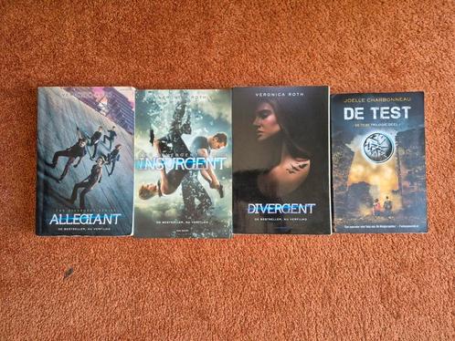 Serie divergent & de test, Boeken, Science fiction, Gelezen, Ophalen of Verzenden