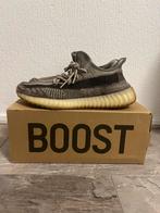 Yeezy Boost V2 Zyon Maat 45 1/3, Ophalen of Verzenden, Zo goed als nieuw, Bruin, Sneakers of Gympen