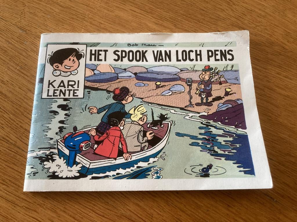 Stripboekje Het Spook van Loch Pens - Bob Mau - Kari Lente, Boeken, Eén stripboek, Ophalen of Verzenden, Gelezen, Bob Mau