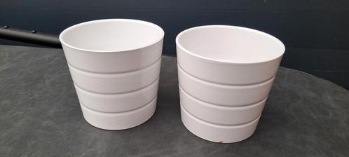 2 Witte Bloempotten met Streepmotief-Set, Tuin en Terras, Bloempotten, Zo goed als nieuw, Steen, Binnen, Balkon, Minder dan 40 cm