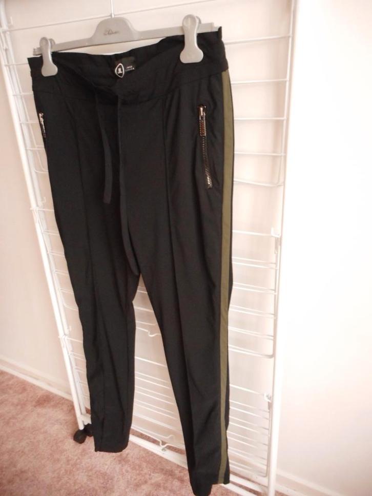 Jane Lushka zwarte travelstof broek met bies maat L, Kleding | Dames, Broeken en Pantalons, Zo goed als nieuw, Maat 42/44 (L)