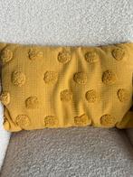 Okergeel kussen., Ophalen of Verzenden, Zo goed als nieuw, Dame
