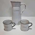 Riviera Maison kan + 2 mokken geemailleerde look, Gebruikt, Ophalen of Verzenden, Overige stijlen, Kop(pen) en/of Schotel(s)