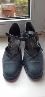 Grijsblauwe schoenen met hak helioform 37 wijdte H, Kleding | Dames, Schoenen, Gedragen, Ophalen of Verzenden, Schoenen met lage hakken