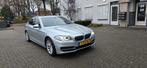 BMW 5-Serie 2.0 520I AUT 184 PK 2014 Grijs, Auto's, BMW, Achterwielaandrijving, 4 cilinders, 2000 kg, Particulier