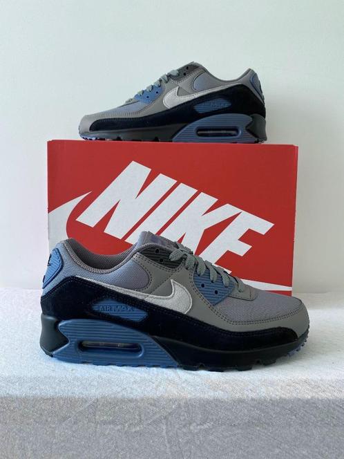 Nike Air Max 90 Smoke Grey Diffused Blue (EU 42,5 / 43 / 44), Kleding | Heren, Schoenen, Nieuw, Sneakers of Gympen, Blauw, Ophalen of Verzenden