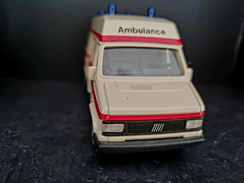Fiat Ducato lwb Ambulance, Hobby en Vrije tijd, Modelauto's | 1:43, Zo goed als nieuw, Auto, Overige merken, Ophalen of Verzenden