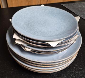 6 blauwe diner borden en 6 ontbijt bordjes beschikbaar voor biedingen