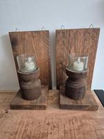 Wandplankje met houten kandelaars en dubbelglas, Ophalen of Verzenden