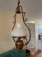 Antieke koperen hanglamp met melkglazen kap, Ophalen, Gebruikt, Metaal, 50 tot 75 cm