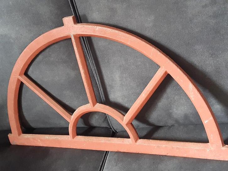 Gietijzeren stalraam ,tuinwanddecoratie ,landelijk sober, Antiek en Kunst, Curiosa en Brocante, Ophalen