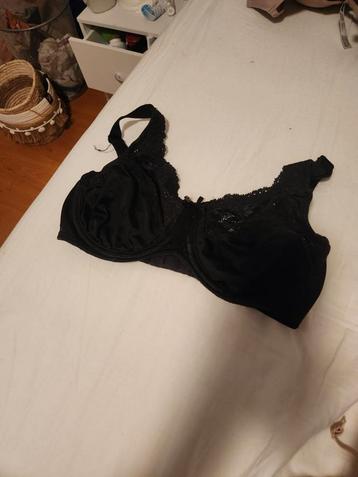 Push-up BH beschikbaar voor biedingen