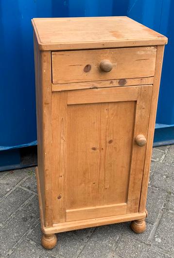 Nachtkast grenen halkast vintage beschikbaar voor biedingen