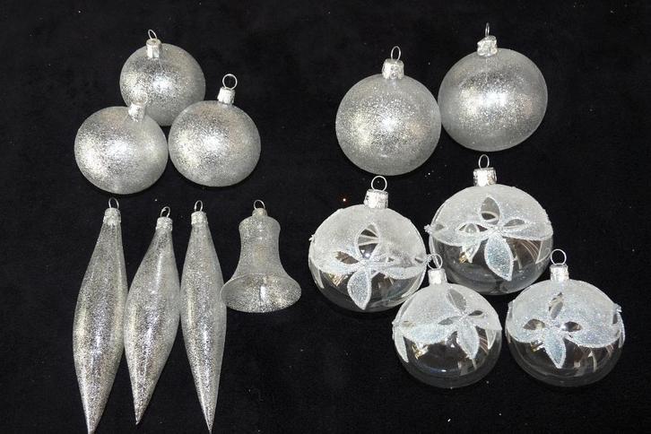 nieuw glazen ballen, pegels, bel enz (13 st.) doorzichtig me, Diversen, Kerst, Nieuw, Ophalen of Verzenden