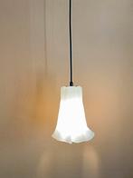 Hala Zeist Design hanglamp wit melkglas doorsnee 18 cm, Huis en Inrichting, Lampen | Hanglampen, Ophalen of Verzenden, Zo goed als nieuw