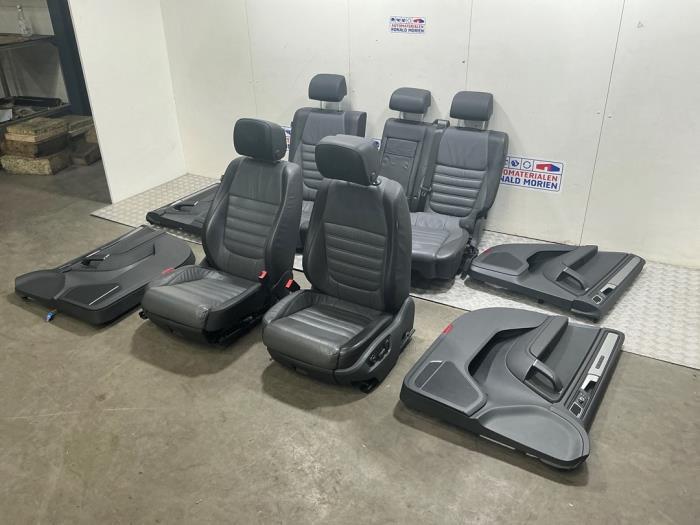 Bekleding Set (compleet) van een Volkswagen Touareg (Touareg, 12 maanden garantie, Gebruikt, -, Volkswagen