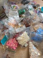 Grote partij pailletten in diverse kleuren, Hobby en Vrije tijd, Naaien en Fournituren, Ophalen, Gebruikt, Applicatie