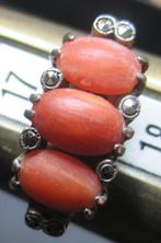 Antiek bloedkoraal ring circa 1950, Ophalen, Zo goed als nieuw, 17 tot 18, Met edelsteen
