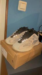 Yeezy 700 V3 Beige - Topconditie!, Kleding | Heren, Verzenden, Zo goed als nieuw, Overige kleuren, Sneakers of Gympen