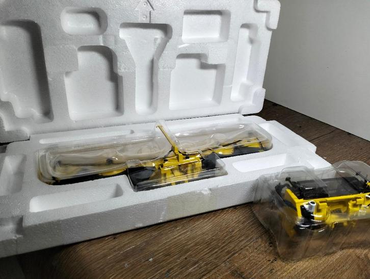 Te koop Marge Models New Holland 12 rijige maisbek /grasbek, Hobby en Vrije tijd, Modelauto's | 1:32, Nieuw, Tractor of Landbouw