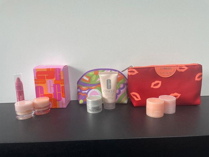 Clinique setjes met miniaturen, Sieraden, Tassen en Uiterlijk, Uiterlijk | Gezichtsverzorging, Nieuw, Gehele gezicht, Ophalen of Verzenden