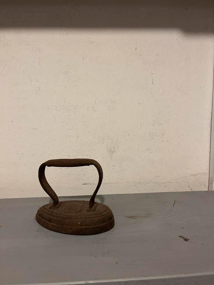 Antieke Strijkijzer - Decoratief, Antiek en Kunst, Curiosa en Brocante, Ophalen of Verzenden