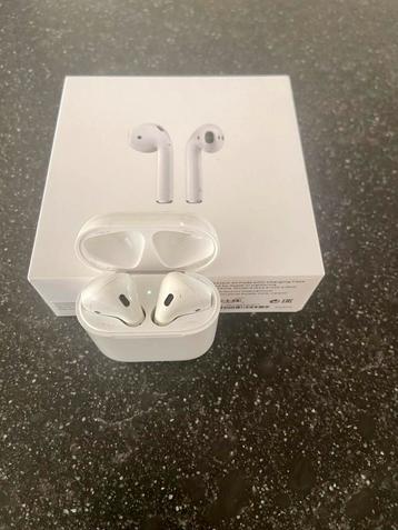 Apple AirPods 1e Gen - Incl. Doos + Extra Case beschikbaar voor biedingen