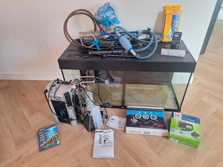 180L juwel aquarium, jbl e902 filter en Dennerle co2 systeem, Dieren en Toebehoren, Vissen | Aquaria en Toebehoren, Filter of Co2
