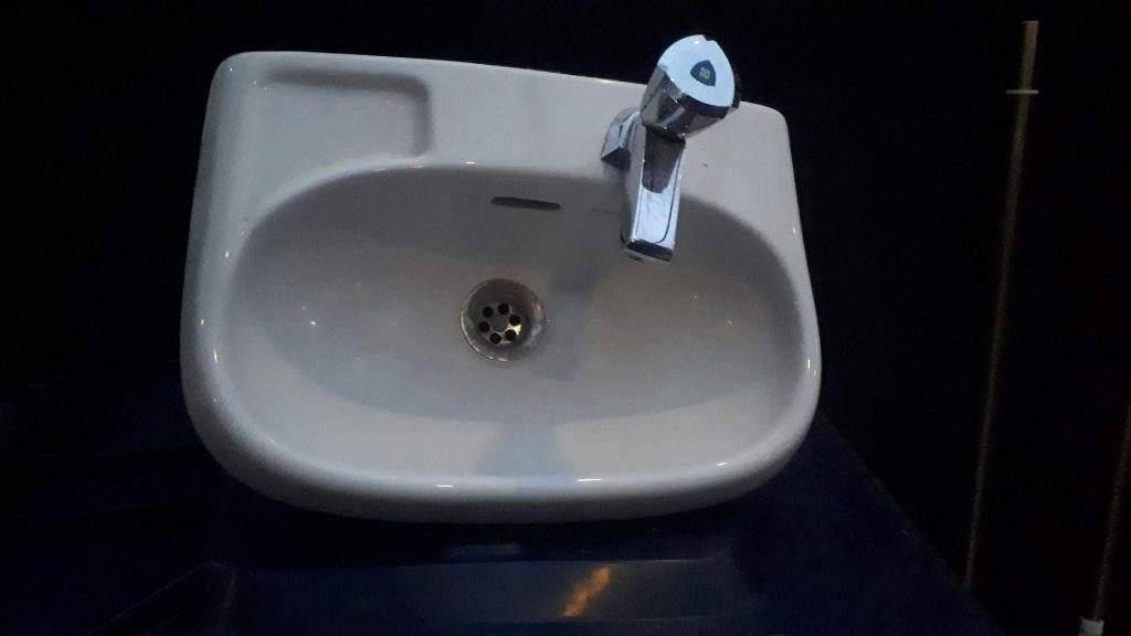 Spinx toilet fonteintje met koud water kraantje, Ophalen, Zo goed als nieuw, Chroom, Wastafel