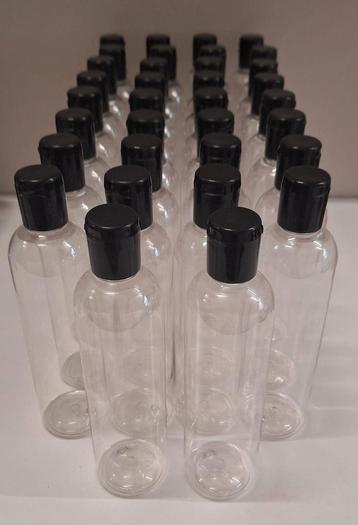 Kunstof helder flessen. beschikbaar voor biedingen