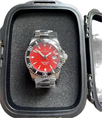 horloge beschikbaar voor biedingen