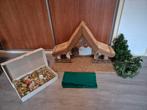 Mooie kerststal met figuren, klimop en nepboompje., Diversen, Ophalen, Gebruikt