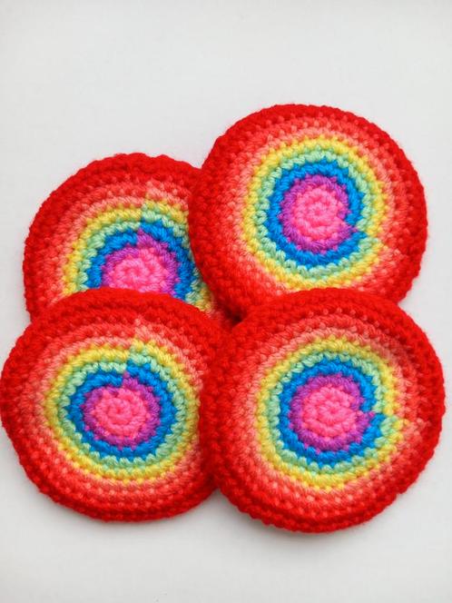 Gondas Creaties Regenboog dubbeldikke onderzetters gehaakt, Huis en Inrichting, Woonaccessoires | Onderzetters, Nieuw, Glas of Kopje