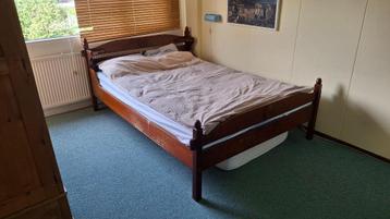 Houten bed (formaat twijfelaar) beschikbaar voor biedingen