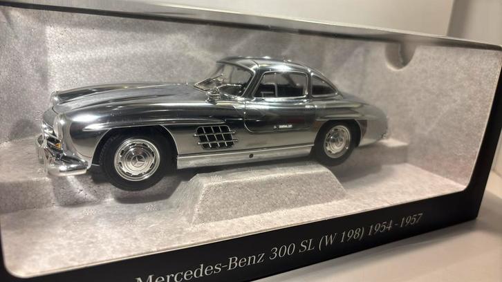 Mercedes benz 300 sl w198 1954 - 1957 chroom minichamps 1.18, Hobby en Vrije tijd, Modelauto's | 1:18, Zo goed als nieuw, MiniChamps