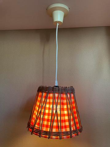Vintage pitriet hanglamp seventies rode geruite stof beschikbaar voor biedingen