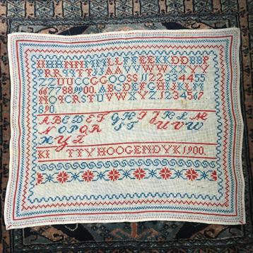 Antieke grote merklap uit 1900 beschikbaar voor biedingen