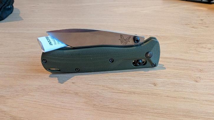Benchmade Bugout S30V - extra scales, Verzamelen, Overige Verzamelen, Gebruikt, Ophalen of Verzenden
