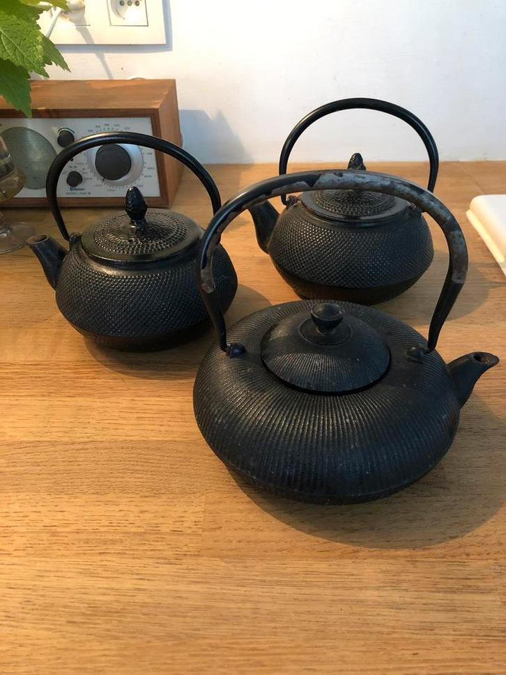JAPANSE THEEPOT GIETIJZER TETSUBIN 2 STUKS ZWART, Huis en Inrichting, Keuken | Servies, Gebruikt, Overige typen, Overige stijlen