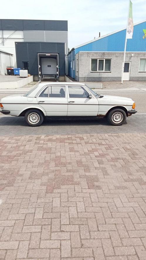Mercedes-Benz 200-Serie 2.3 230 E AUT 1980 Grijs, Auto's, Mercedes-Benz, Particulier, 200-Serie, Benzine, Sedan, Automaat, Geïmporteerd