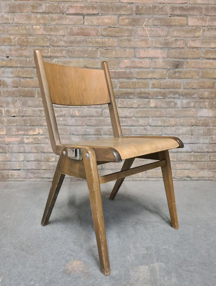 120x retro vintage oude houten STAPELSTOELEN grote partij, Huis en Inrichting, Stoelen, Gebruikt, Vijf, Zes of meer stoelen, Hout