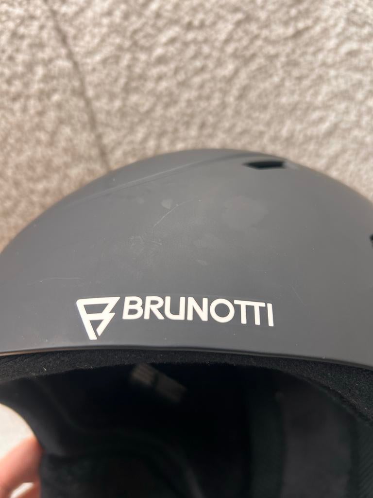 Brunotti Buffalo Skihelm - Maat 58-61 - Zo goed als nieuw, Sport en Fitness, Skiën en Langlaufen, Overige merken, Overige typen