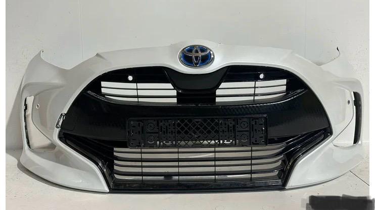 Toyota Yaris 4 bumper grill, Verzamelen, Ophalen of Verzenden, Zo goed als nieuw