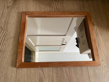 Zelfgemaakte spiegel met houten lijst – 35 x 45 cm beschikbaar voor biedingen